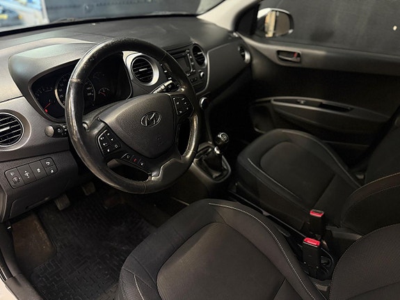 Hyundai i10 7 of 21