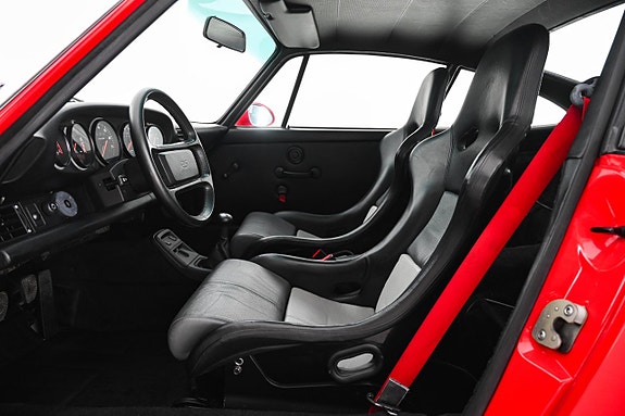 Porsche 964 Carrera RS 19 of 26