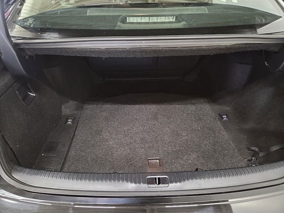 Lexus IS300h 10 of 10