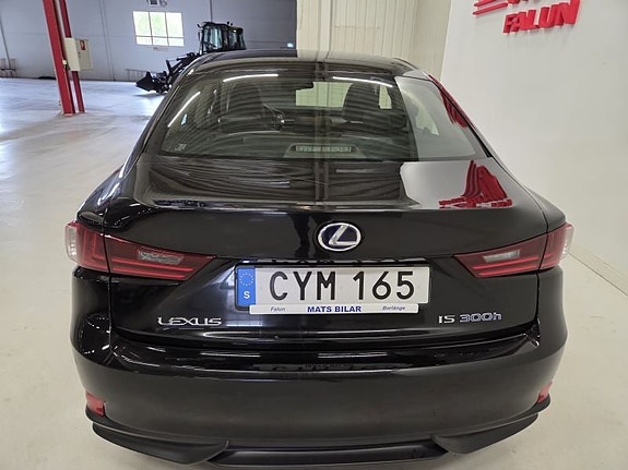 Lexus IS300h 7 of 10