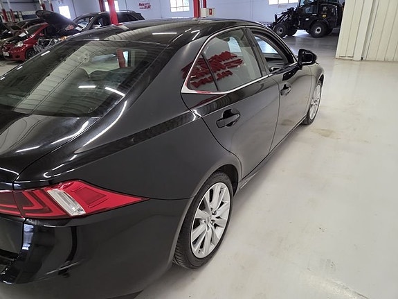 Lexus IS300h 6 of 10