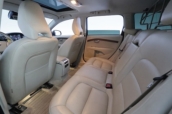 Volvo V70 18 of 30