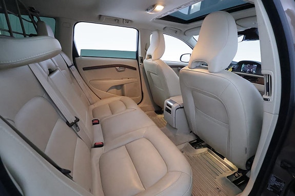 Volvo V70 19 of 30