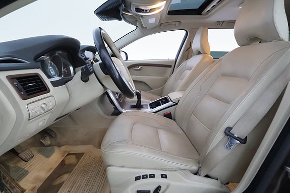 Volvo V70 10 of 30
