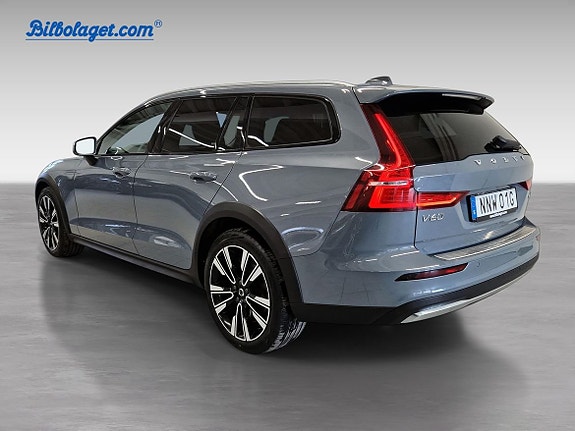 Volvo V60 Cross Country 4 of 5