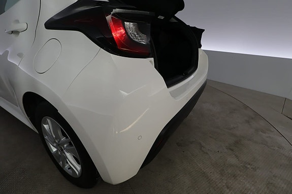 Toyota Yaris 7 of 28