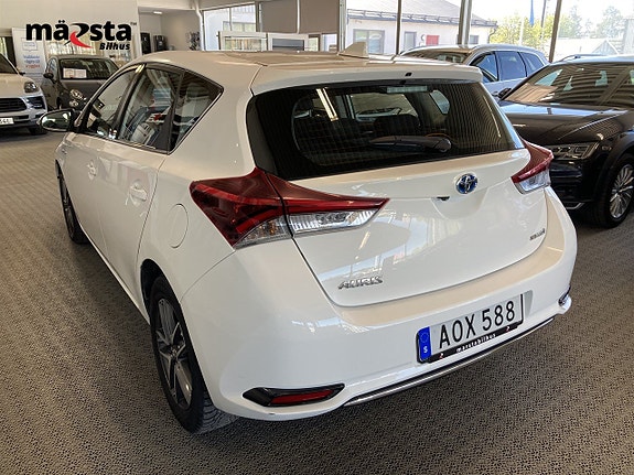 Toyota Auris 4 of 5