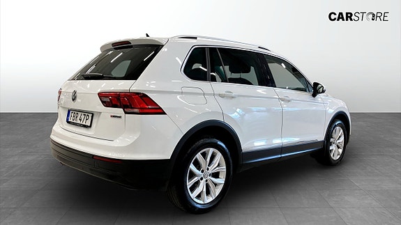 Volkswagen Tiguan 2 of 5
