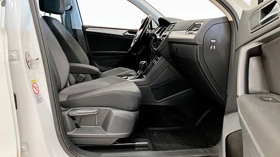 Volkswagen Tiguan 3 of 5
