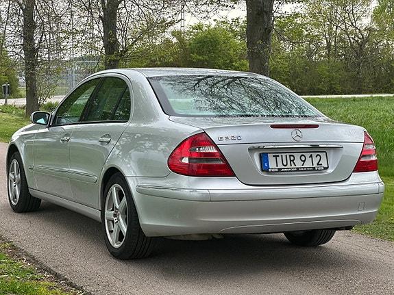 Mercedes-Benz E320 4 of 5