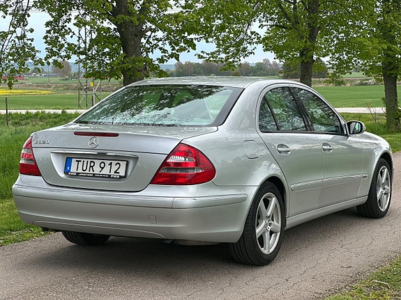 Mercedes-Benz E320 3 of 5
