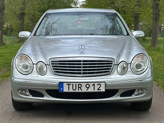 Mercedes-Benz E320 5 of 5