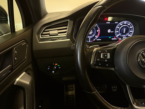 Volkswagen Tiguan 8 of 17