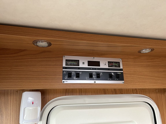 Bürstner I 725 AVIANO Queensbed & 3,0 l motor med kamkedja 14 of 20