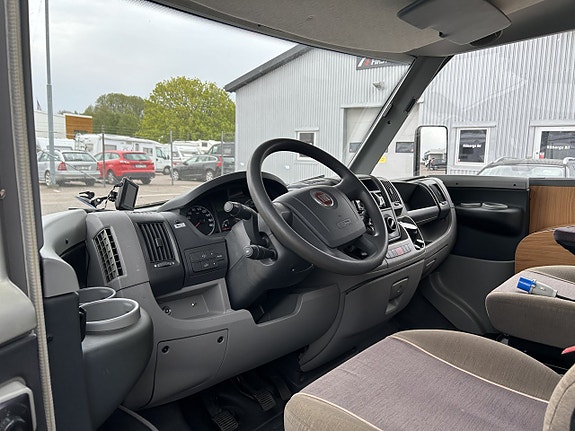 Bürstner I 725 AVIANO Queensbed & 3,0 l motor med kamkedja 5 of 20