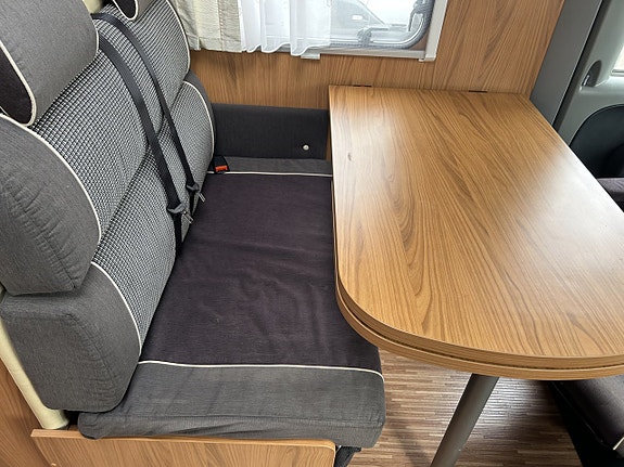 Bürstner I 725 AVIANO Queensbed & 3,0 l motor med kamkedja 10 of 20