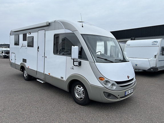 Bürstner I 725 AVIANO Queensbed & 3,0 l motor med kamkedja