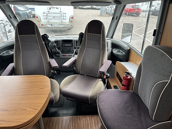 Bürstner I 725 AVIANO Queensbed & 3,0 l motor med kamkedja 9 of 20