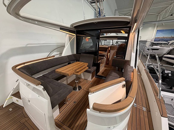 Marex 330 Scandinavia 2026 Volvo Penta D6 480/Dpi 7 of 12