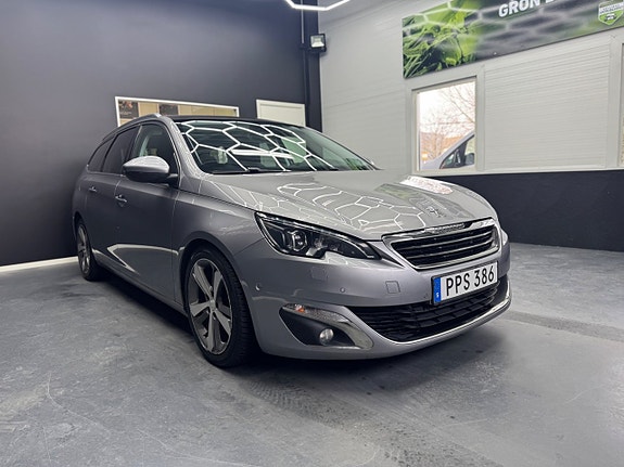 Peugeot 308 SW 2 of 5