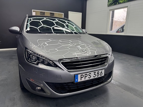 Peugeot 308 SW 3 of 5
