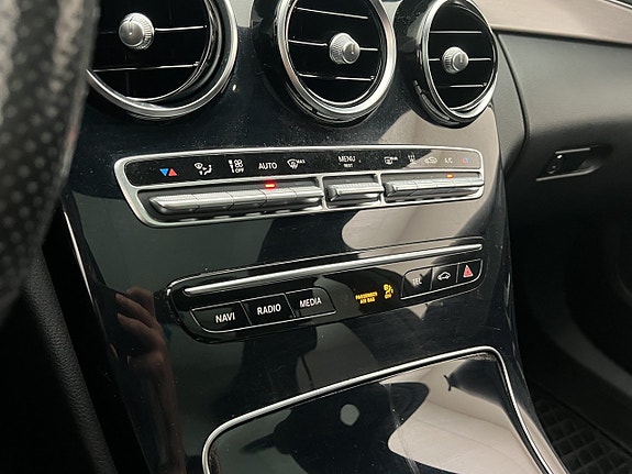 Mercedes-Benz C200 21 of 30