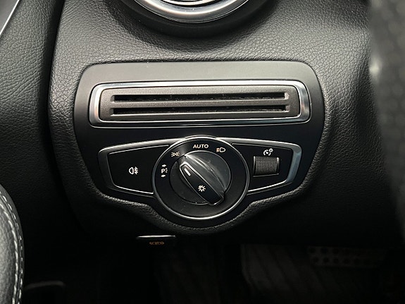 Mercedes-Benz C200 12 of 30