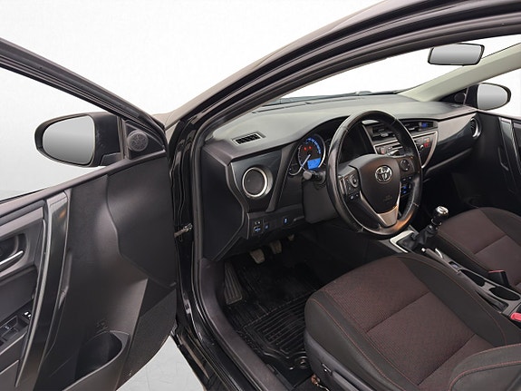 Toyota Auris 10 of 28