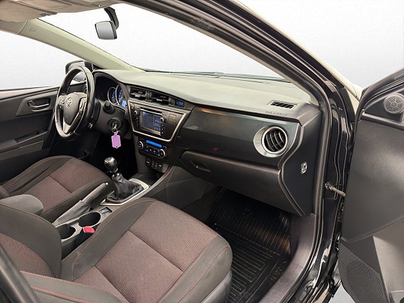 Toyota Auris 22 of 28