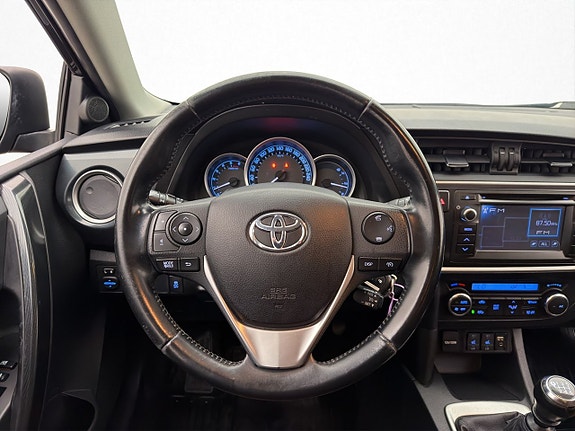 Toyota Auris 13 of 28