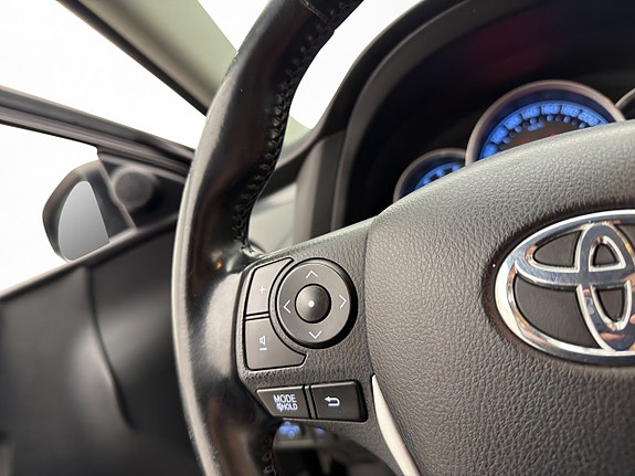 Toyota Auris 15 of 28