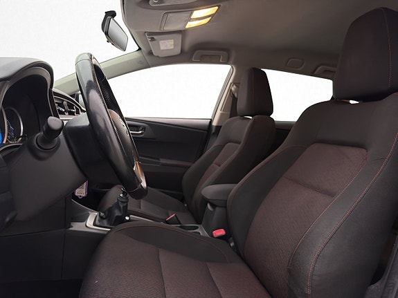 Toyota Auris 11 of 28