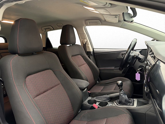 Toyota Auris 21 of 28