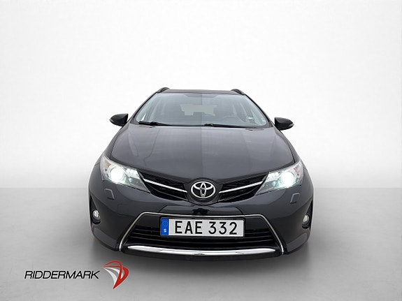 Toyota Auris 2 of 5