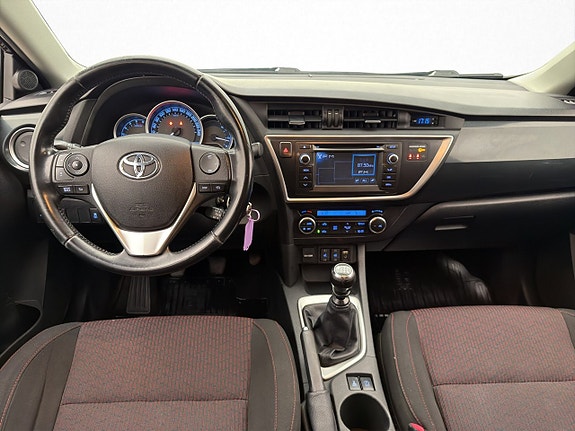 Toyota Auris 12 of 28