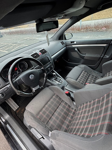 Volkswagen Golf V 5 of 8