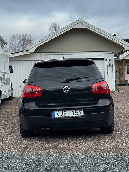 Volkswagen Golf V 8 of 8