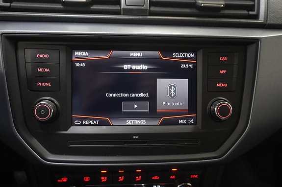 Seat Arona 9 of 16