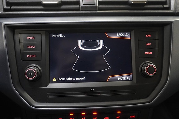 Seat Arona 12 of 16