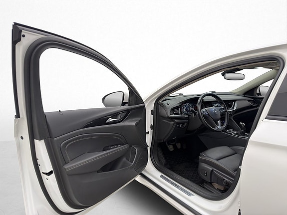 Opel Insignia 10 of 30