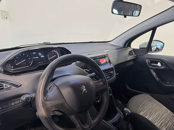 Peugeot 208 20 of 23