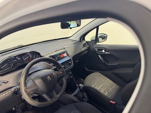 Peugeot 208 15 of 23