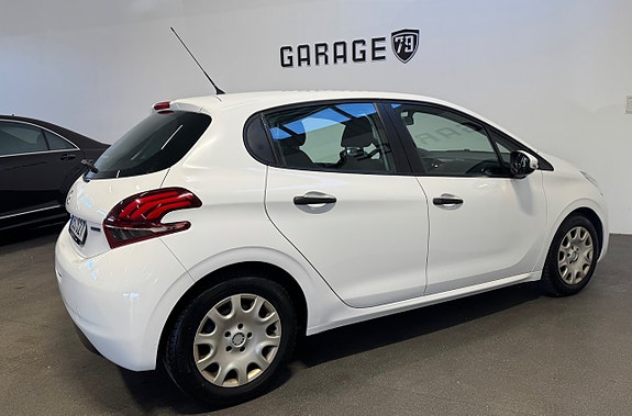 Peugeot 208 13 of 23