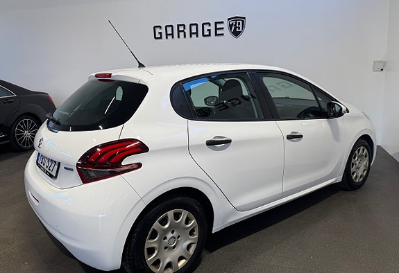 Peugeot 208 9 of 23
