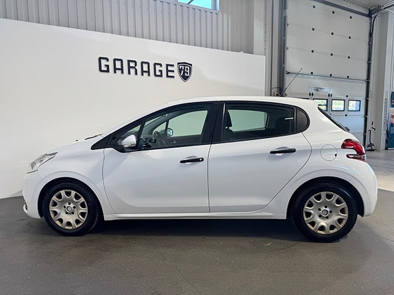 Peugeot 208 3 of 23