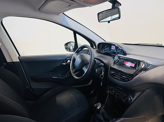 Peugeot 208 17 of 23