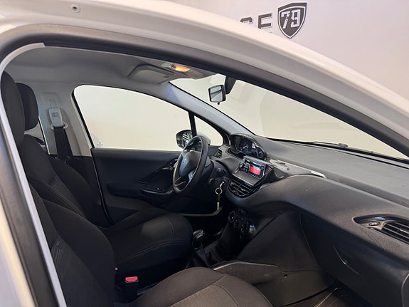 Peugeot 208 19 of 23