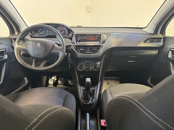 Peugeot 208 18 of 23
