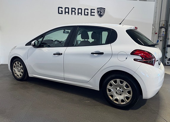 Peugeot 208 14 of 23
