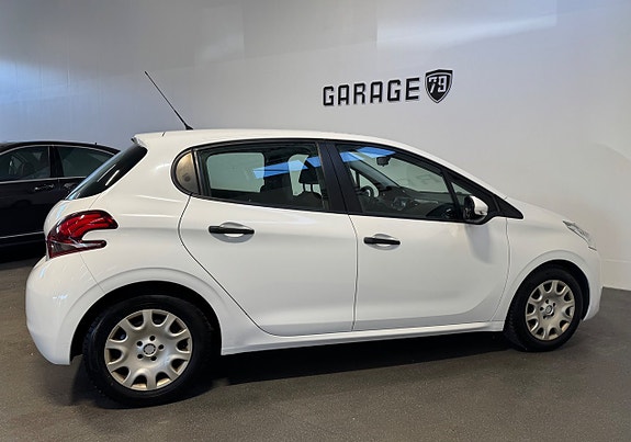 Peugeot 208 12 of 23